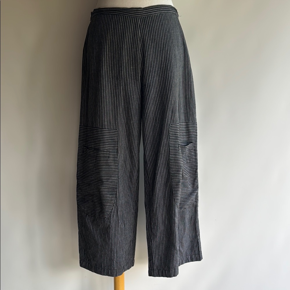 Tulip Cropped Wide Leg Striped Pants - sz S